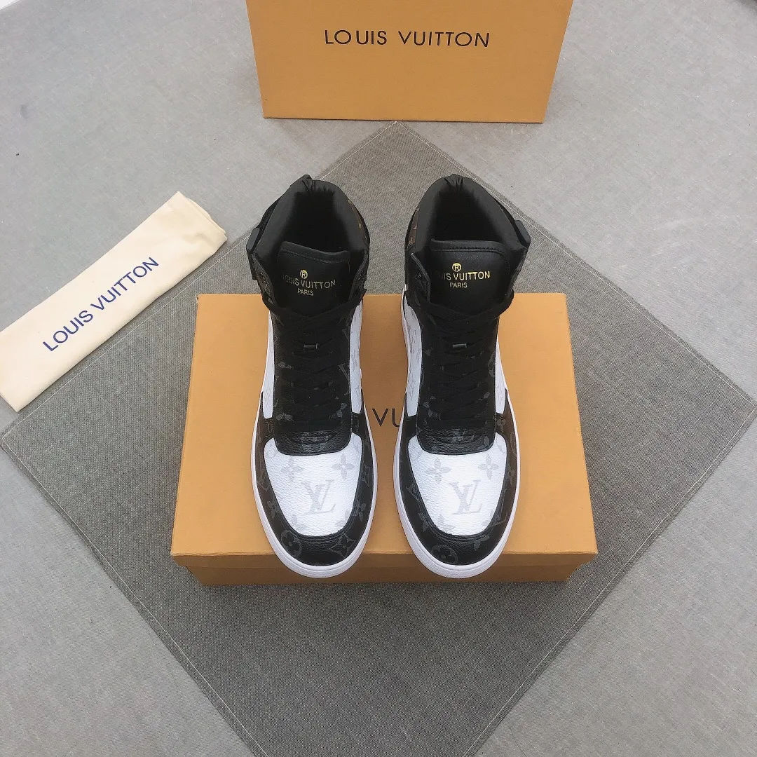 p440 LV2024 new high-top sports boots are on the market🎉🎉🎉, the official website is made of 1:1 materials, high-top design interpretation is also popular, imported cowhide is paved with Louis Vuitton's classic pattern, the latest molded original plate flower pattern outsole, sheepskin lining, fashion trend, has become popular around the world [strong][strong][strong] Men's size 38 to 44, number 067